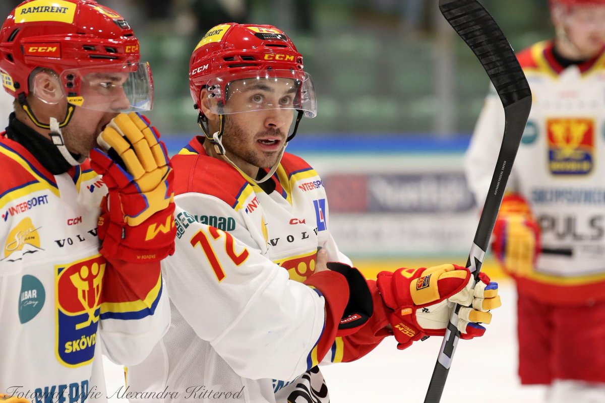 Onsdag 13/9 kl. 19.00, Mariestad BoIS hemma i Billingehov!

Entré: 70kr - fri sittplats 
Biljetter köpes direkt på plats med Kort, Swish eller Kontant.

Varmt välkomna!

Foto: <a href="/SofieAlexandraK/">Sofie Alexandra Kitterød</a> 

#skövdeik #tillsammansärvisik #hockeyettan