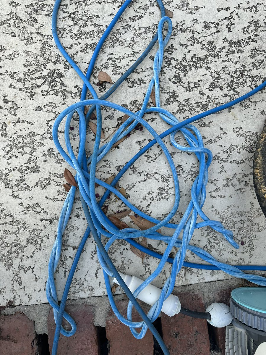 jaredbroussard's tweet image. Dear @maytronics, this is an going problem that doesn’t seem to have a resolution. I am sure I am not the only #poolowner with this issue.