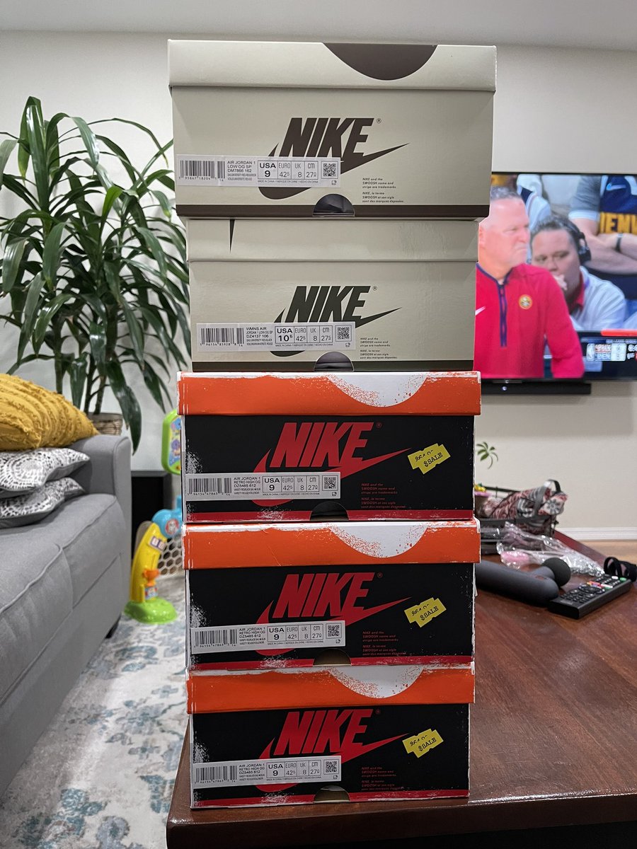 DJCaPrisE's tweet photo. @SneakerNews 😎 https://t.co/ZAdJkSjfFm