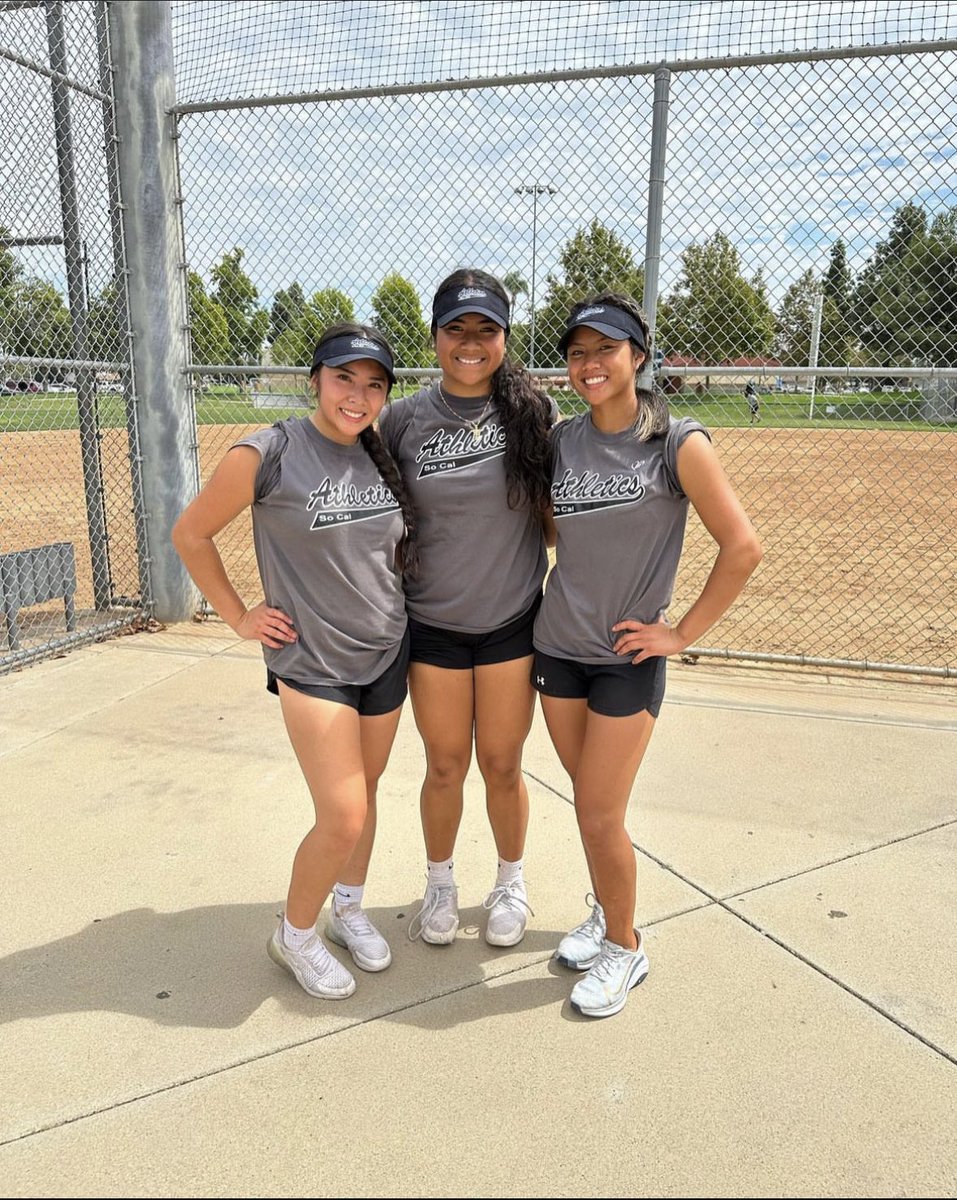 Brooklyn_Denina's tweet photo. Met my new team at our first practices this weekend! Couldn’t be more excited for this season with my girls!! NorCal >> SoCal!! #SoCalAs #LastFallBallSzn @myliaperez2024 @lexiyra2024 https://t.co/xtU2Q964EV