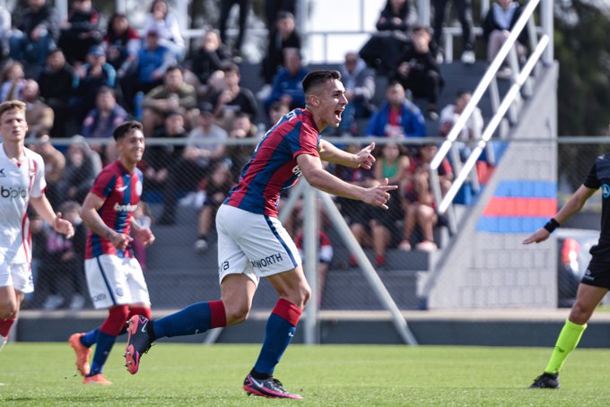 Simón Pérez celebrando el gol del empate.