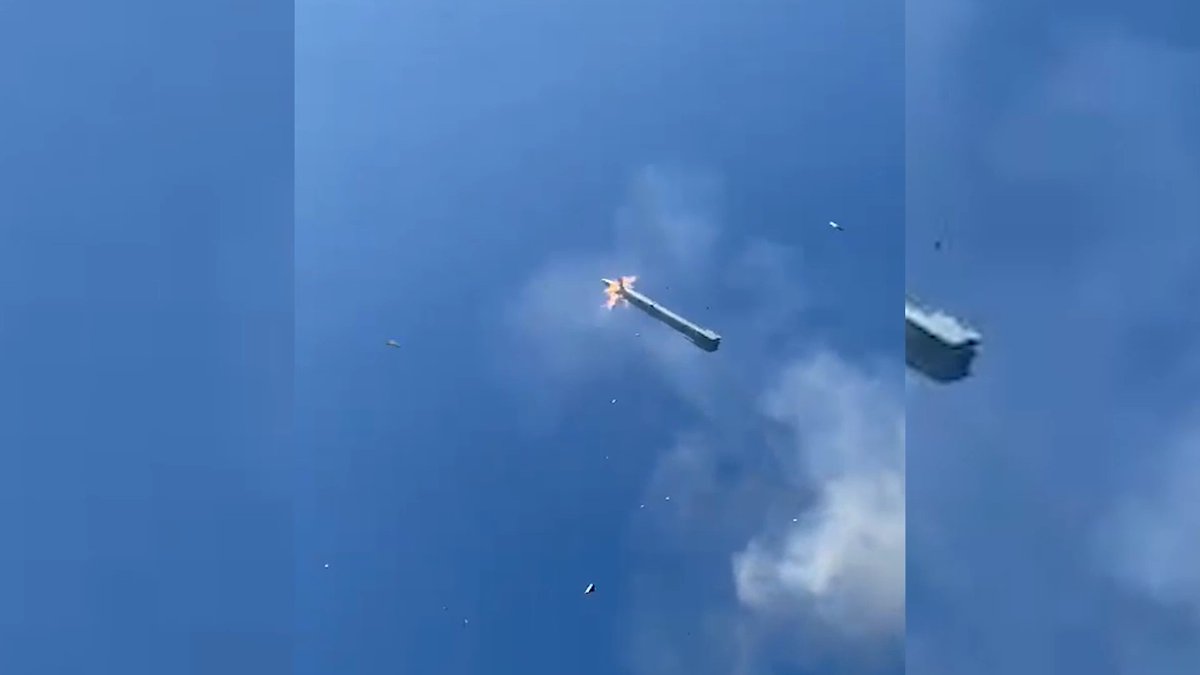 Ракеты «Торов» войсковой группировки «Запад» зачищают небо Донбасса от вражеских БПЛА #Донбасс #СВО #ПВО #ЗРК #ТорМ1 #ЗВО #БПЛА #ИЭМЗКупол #АлмазАнтей volga-mother.ru/%D1%80%D0%B0%D…