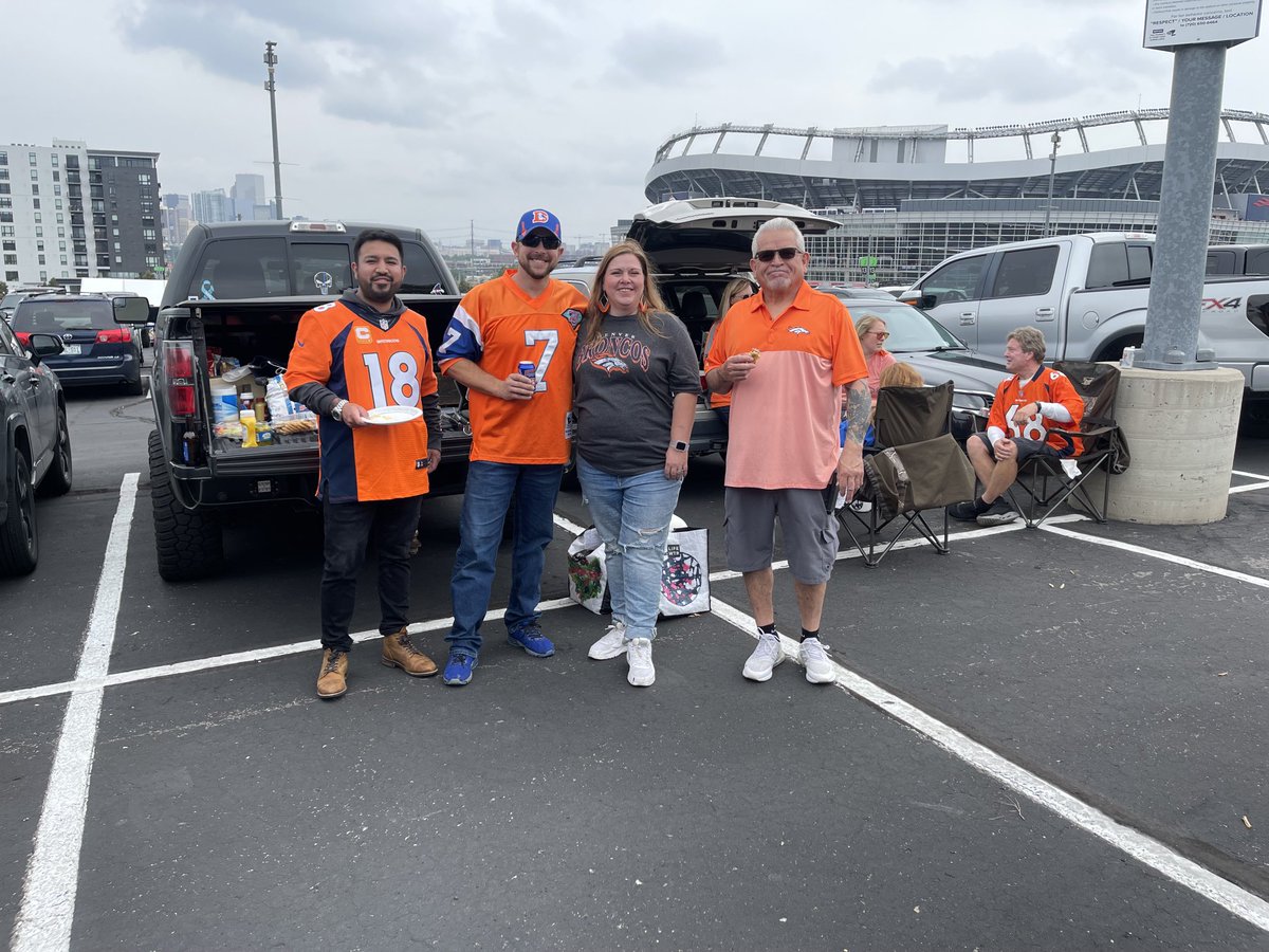 dencord7's tweet photo. #LVRvsDEN https://t.co/fuM6TVKQrX
