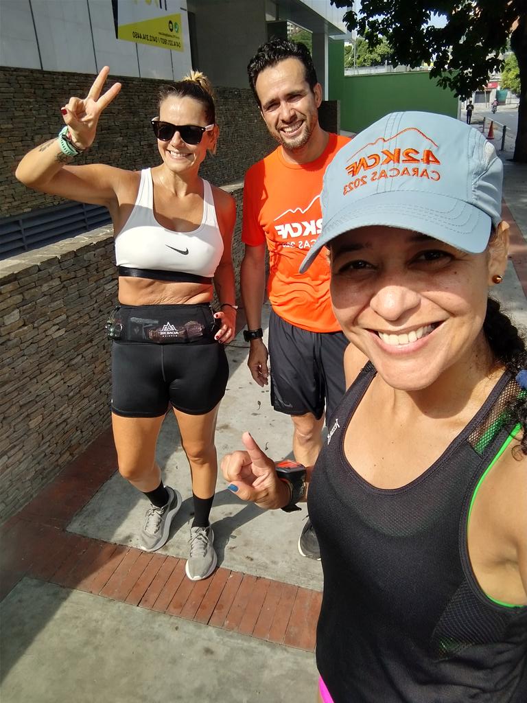 KER___________'s tweet photo. Otro domingo de corredera calurosa 🏃🏽♀️🌞😅🥵
Cuando tienes un objetivo de carrera no te queda de otra que darle! 💪🏼😆
#runkerun #fondo #correr #calor #survivor #running #dale #unkalavez #endurance #caracas https://t.co/tJjkRR1hjM