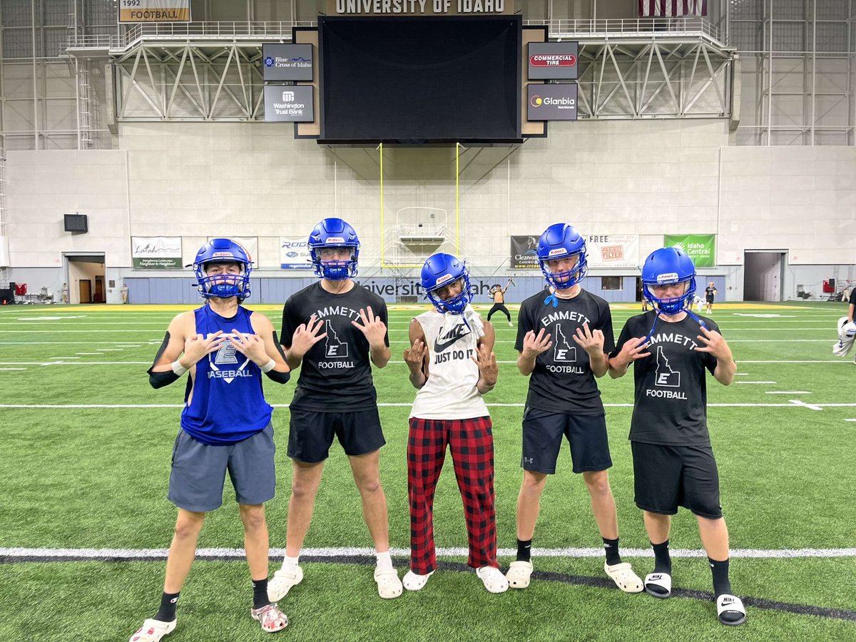 Haus Davis tweet media