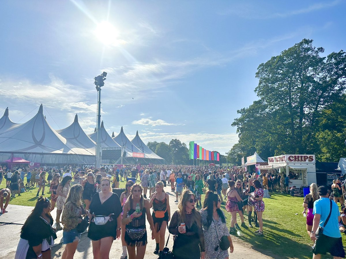 BackStageAccess tweet media