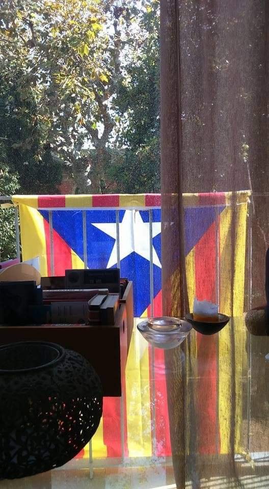 EnsVyc's tweet photo. Endavant, Catalunya!!! 
Diada, 11-09-2023  💜💛❤️ https://t.co/N0bpoSry52