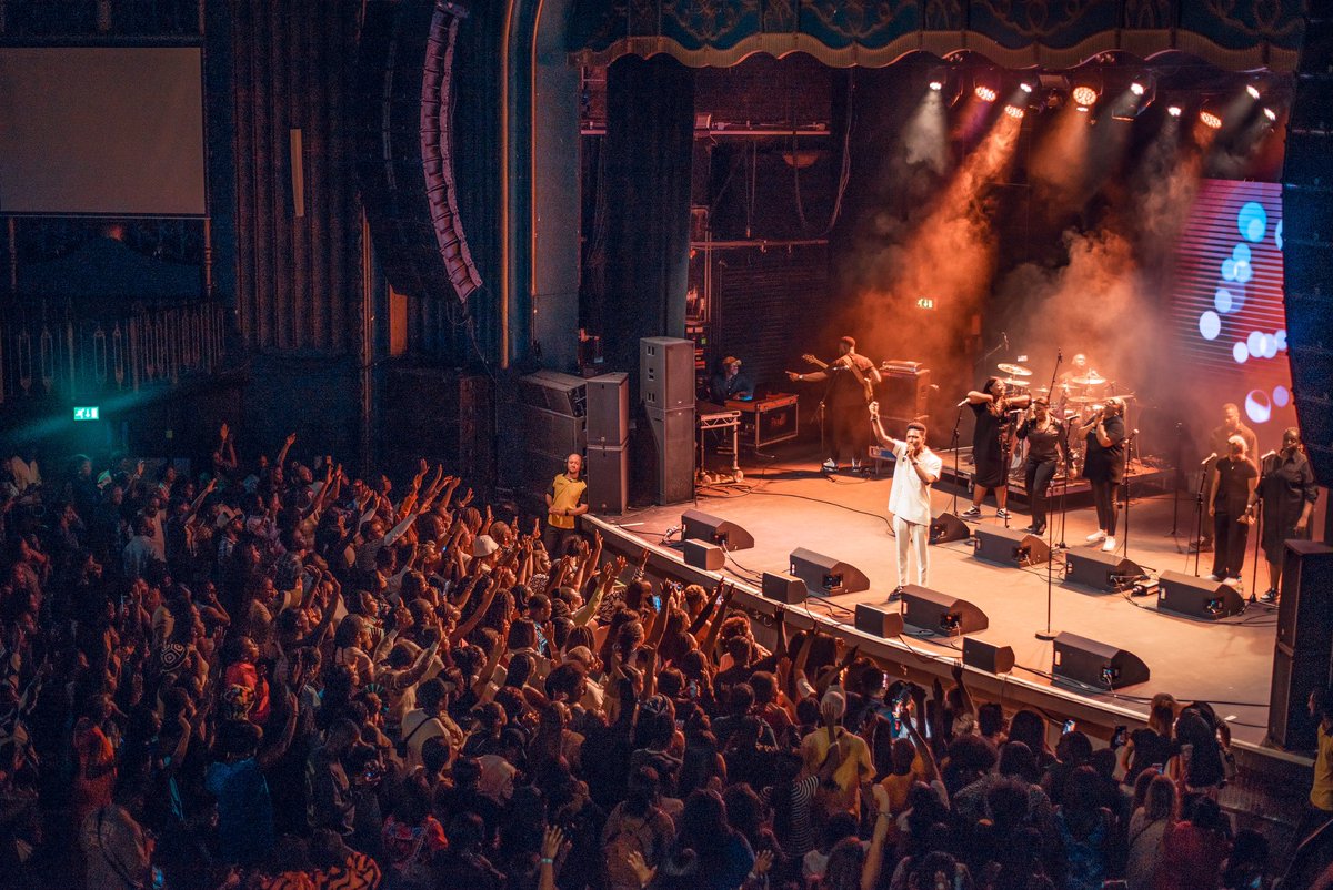 mosesblisslive's tweet photo. I’m speechless and in tears at what God did at BLISS EXPERIENCE LONDON😭😭
I can’t explain how we got here! 

Thank you London for coming to love up on Jesus with us. Y’all are family❤️❤️❤️
.
.
#BlissExperience https://t.co/QD8eXSEumn