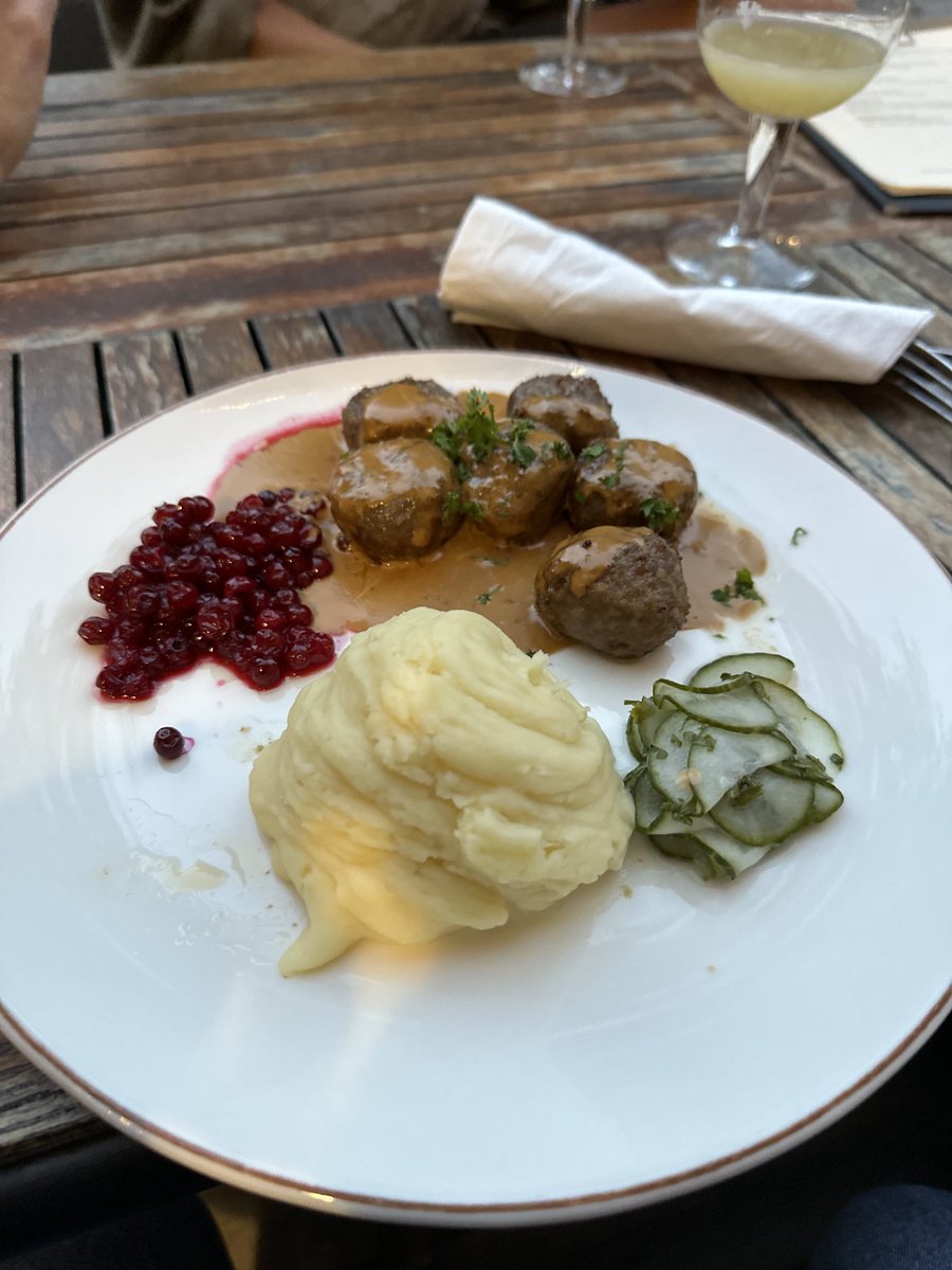 Dan van Voorhis tweet media