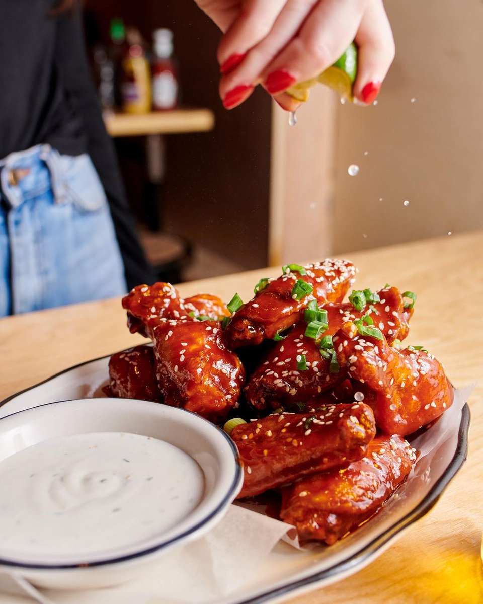 WINGIN’ it 🙌 #chickenwings #koreanbbq #foodie #football #wings #vegas #venetianvegas #blacktapthat #blacktaplv