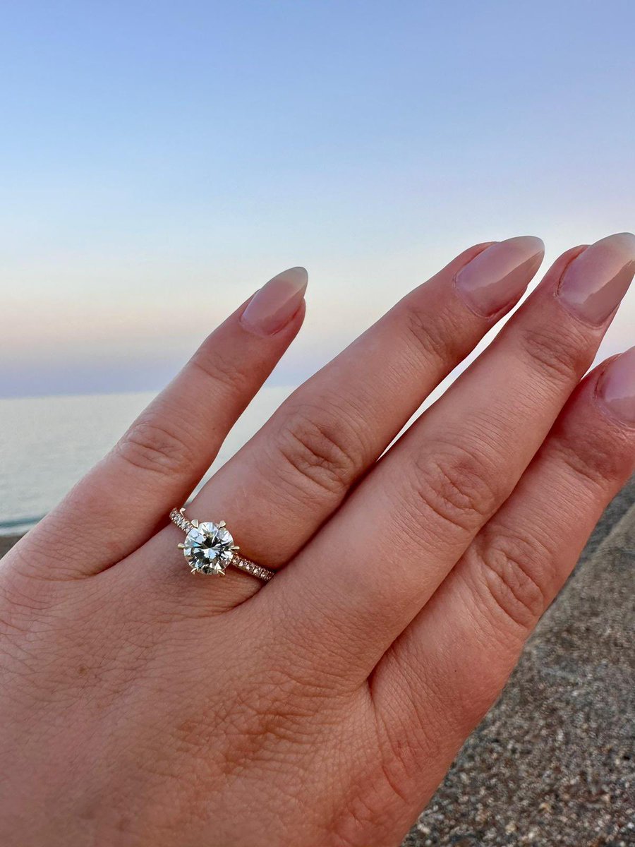 ChrisYoungWHU's tweet image. Fellow hammers, I got engaged on Friday by the seaside to my best mate and thought you guys would love this. What a dreamboat 🥰❤️⚒️