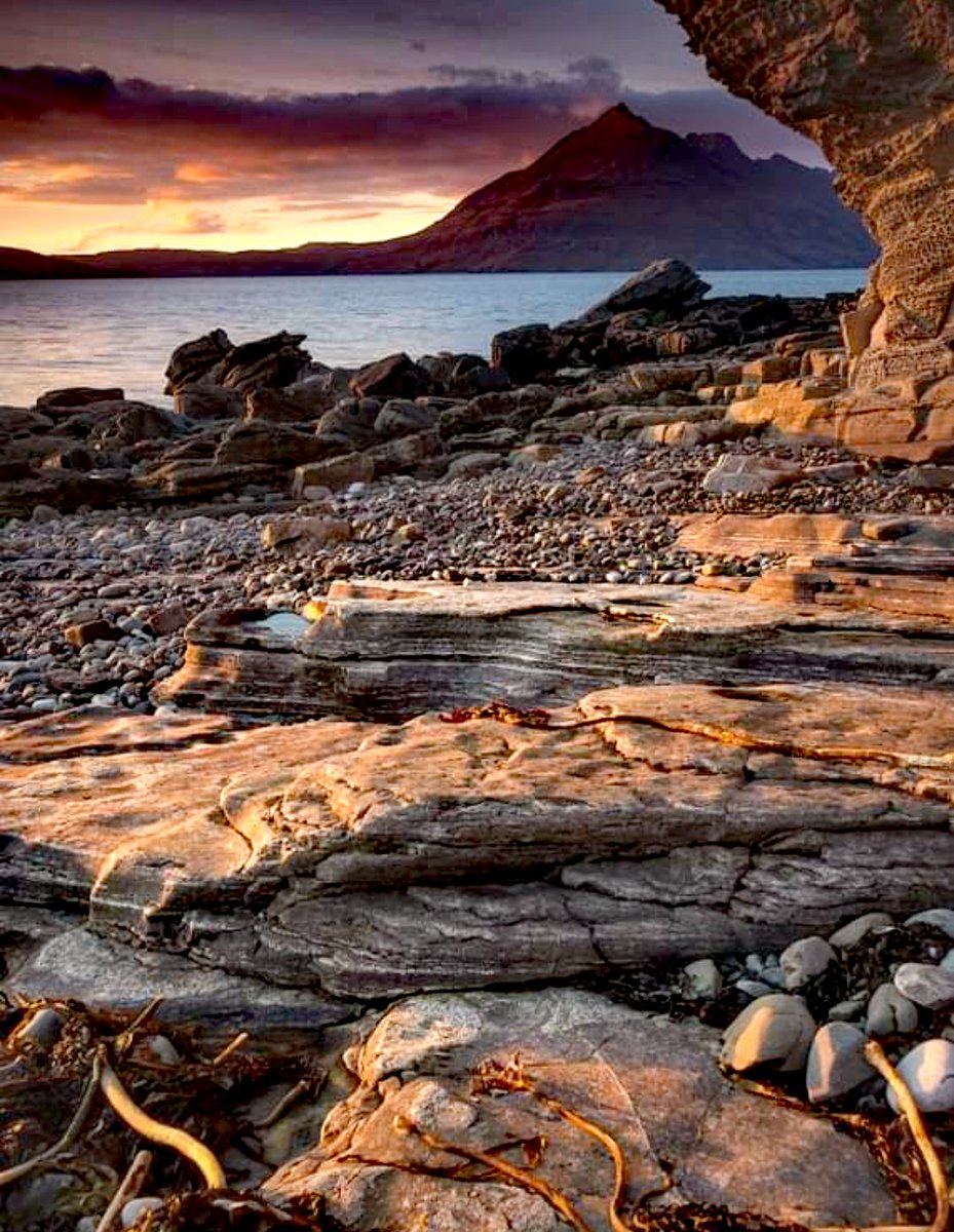 Elgol beach, Isle of Skye
📷LandOfLight
Καληνύχτα, mo ghaoil❤❤