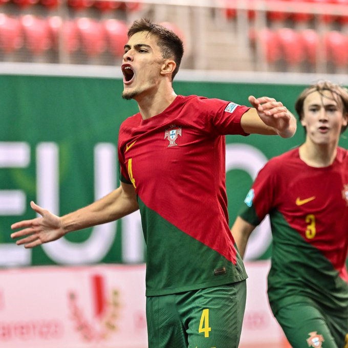 CabineSport's tweet photo. HISTÓRICO: PORTUGAL CONQUISTA EURO SUB-19 DE FUTSAL MASCULINO PELA PRIMEIRA VEZ! 🇵🇹

GOLEADA CONTRA ESPANHA POR 6-2!

ORGULHO NESTES JOVENS! 🤩🇵🇹 https://t.co/NxQEn1XqqA