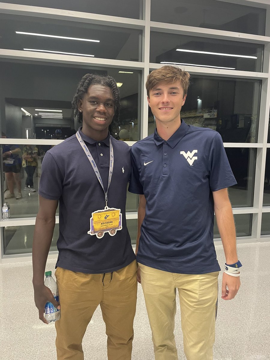 champkoi's tweet photo. Thank you, WVU coaches and staff for an incredible game day experience! It was definitely one to remember. 
@CoachBlaineStew @SamL0ng_ @MorganKyleM22  @trey_neyer @NealBrown_WVU @coachdavewalker @mhscoachsherman @MburgFootball https://t.co/DNqQMXs1dL