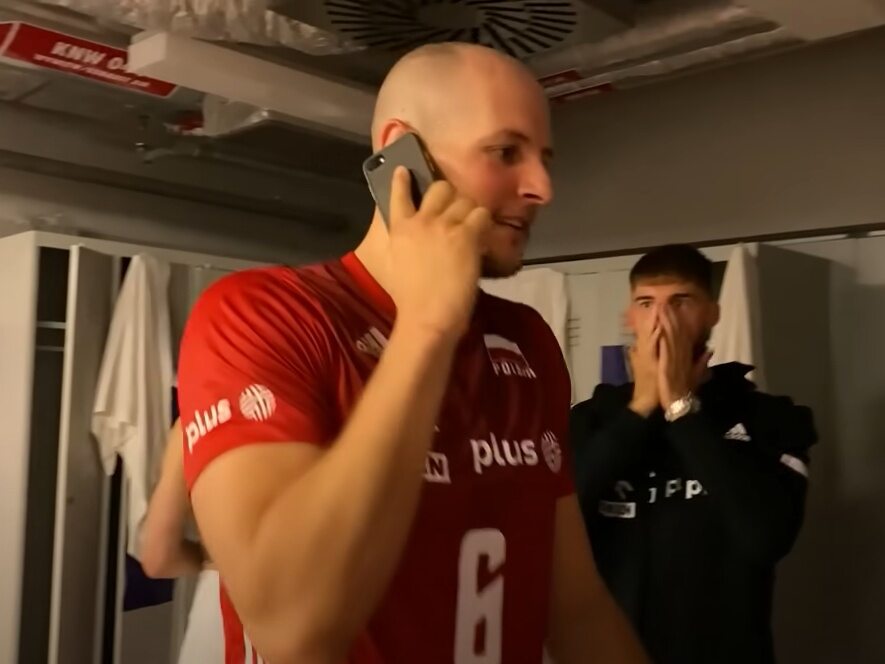5p7t10t13t15t11's tweet photo. #gangłysego #ALBPOL 
- siema, Robercik, my już w ćwierćfinale Mistrzostw Europy, a wy?
- Mordo, my już po. https://t.co/2VsBZ5dw8H