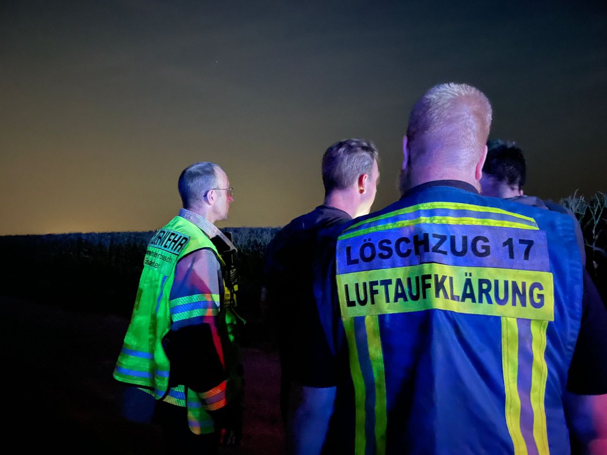 FWMeerbusch's tweet photo. @FeuerwehrNeuss Gegen 22.00 Uhr wurde die Suche ergebnislos eingestellt und der Einsatz beendet. https://t.co/WPYbDmHPJF