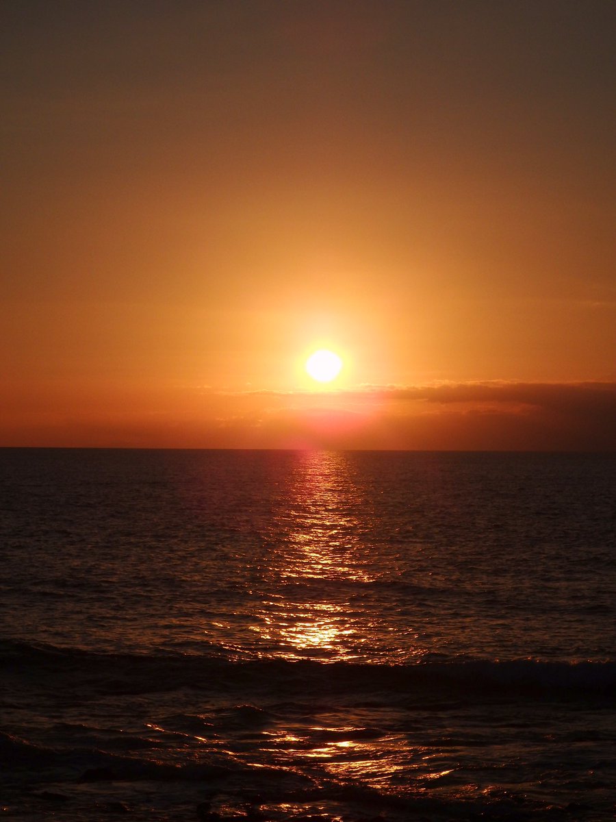 sarasvnt's tweet photo. no hay nada que no arregle un atardecer en el mar ❤️‍🩹 https://t.co/UQxYKD6793