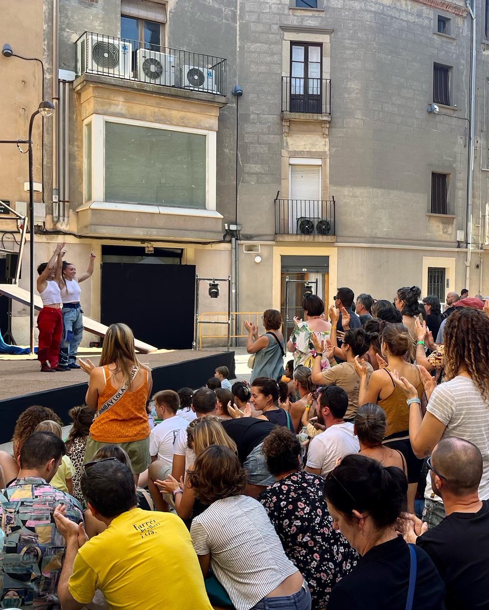 I gràcies també a tot el públic que us heu acostat a veure l'espectacle i ens heu acompanyat aquests dies en què Amal ha començat a caminar. Esperem que arribi ben lluny🤗

👉🏼Si us heu quedat amb ganes, el 23 de setembre serem a Lleida, a la Festa d'inici de LaTemporada😉