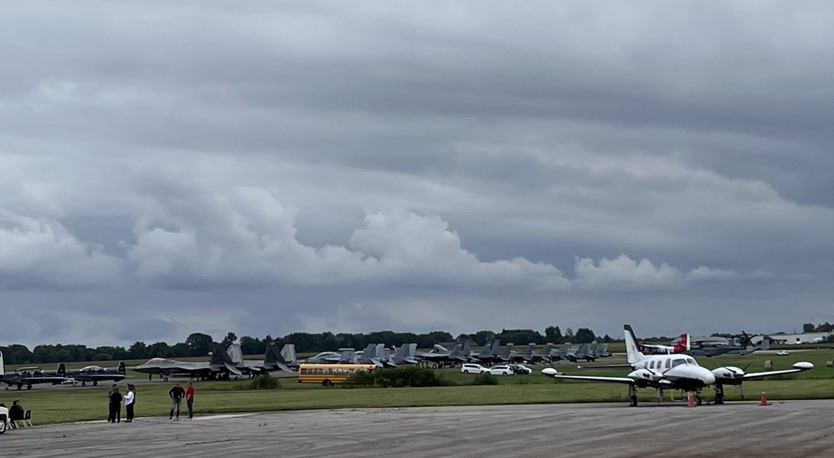 ipradipjain's tweet photo. @CFSnowbirds  flying on #ldnont sky right now #AirShowLondon #LondonAirShow #AirShow #CFSnowBirds #LondonOntario https://t.co/rLRvLSoUqb