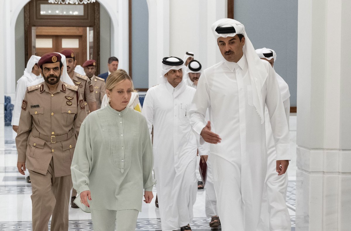 مباحثاتي المثمرة اليوم مع رئيسة الوزراء الإيطالية جورجيا ميلوني محطة مهمة في تعاوننا الثنائي الذي يتطور باستمرار في شتى المجالات الحيوية، وبنحو يعكس عمق العلاقات بين البلدين. مرحبا بالصديقة جورجيا في الدوحة.