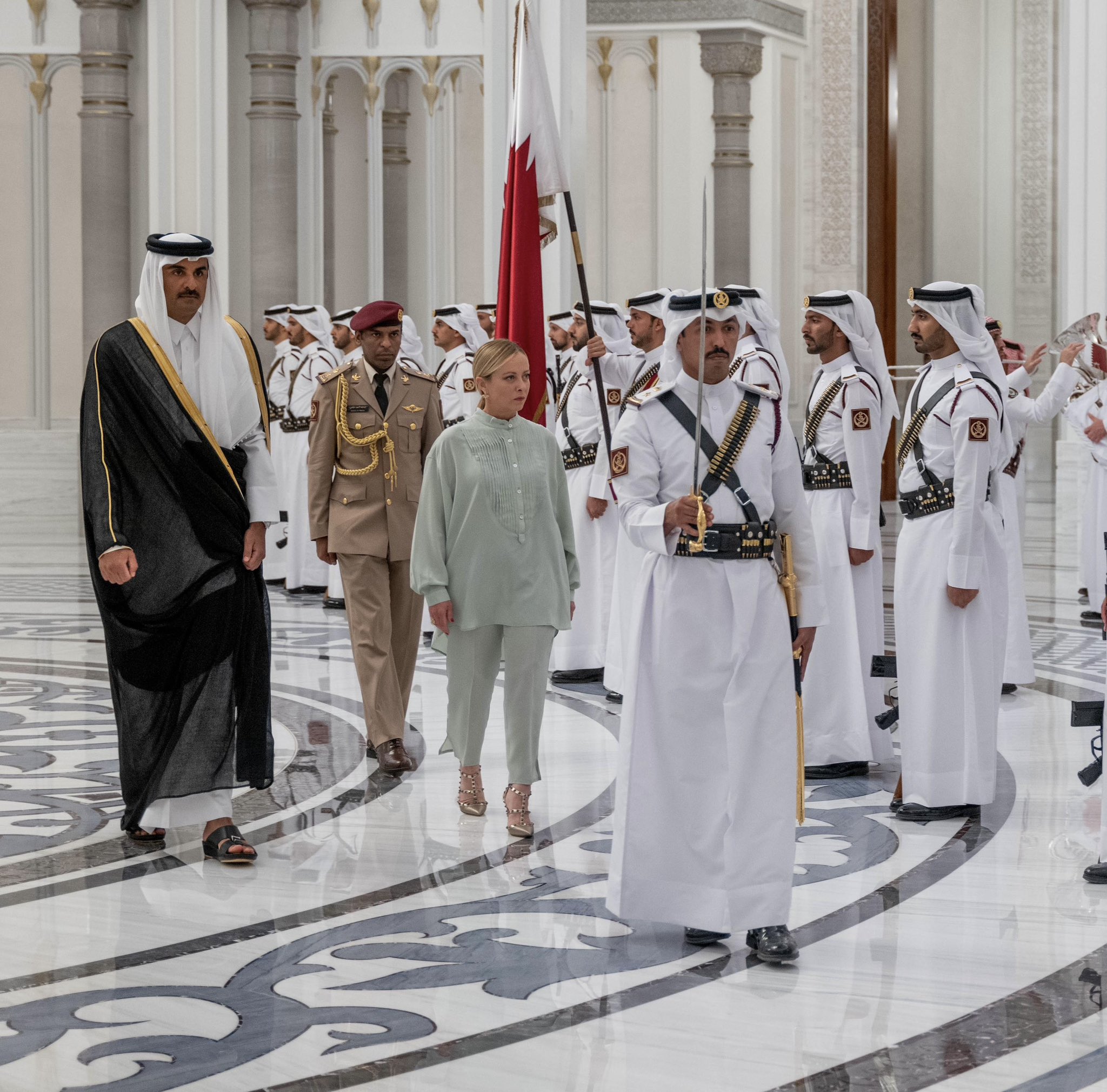 F5sQMusbcAAb5nK?format=jpg&name=large