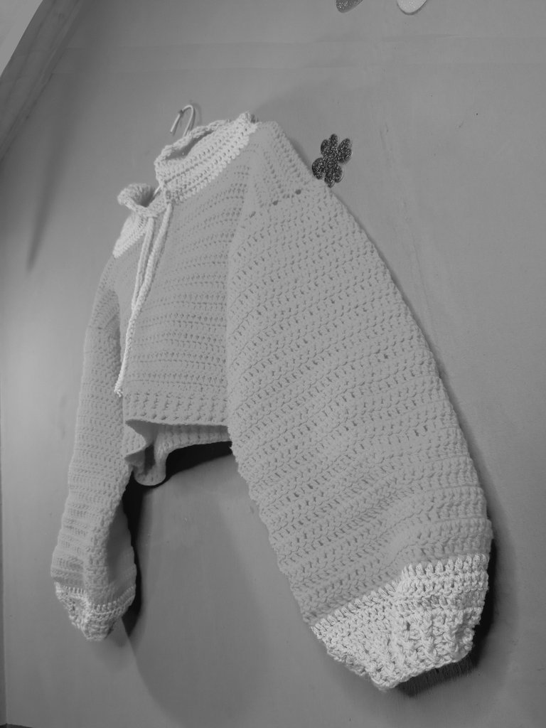 thecomfyis's tweet photo. Crochet Cropped Hoodie🧶on a Barbie.🤗😌 https://t.co/dN66iEEOxN