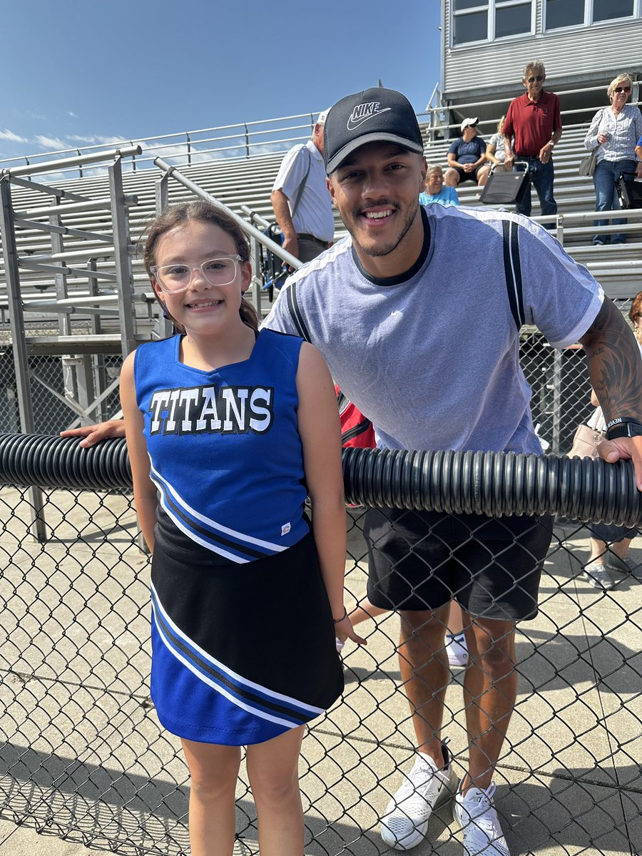 JrTitanCheer's tweet photo. Thank you, @MartinezTheQB for supporting local schools &amp; our athletes! Our Jr. Titans loved meeting you today at the game! #jrtitancheer #jrtitanfootball #adrianmartinez https://t.co/uINtMxQMsC