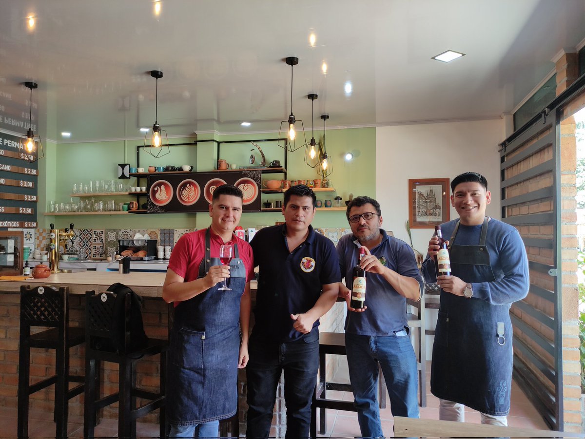 DannyCorrea25's tweet photo. Si los jóvenes emprendedores, juntamos ideas y proyectos somos indestructibles para los gobiernos.🍷🍫☕🏤✈️🌿
@ChocolatesQr @DannyCorrea25 @WalterVillacis_ #proyectos #ideas #calidaddevida #selva https://t.co/sgQudyxGVF