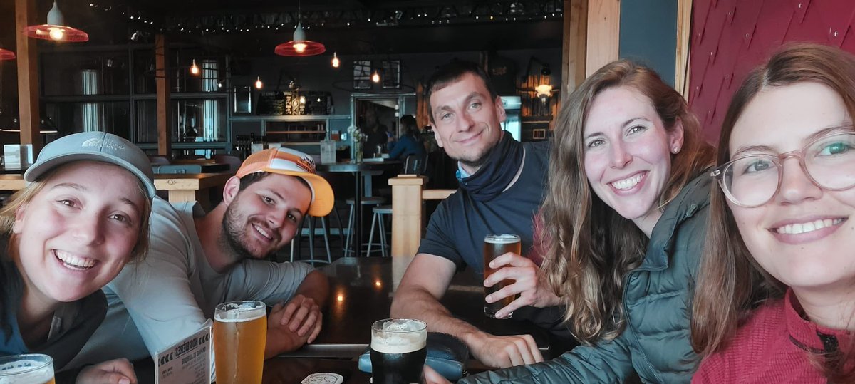 Fun day exploring and taking cool drone images of the Cap Chat mélange with this awesome crowd, as a day off in between ascents of my favorite Appalachian mountain! Half way point through an awesome field season 🇨🇦🍁 🐋🦭🍻🪨🔨🪰🇳🇱 @c____sy @MarkusOhl @UUEarthSciences @UUGeo