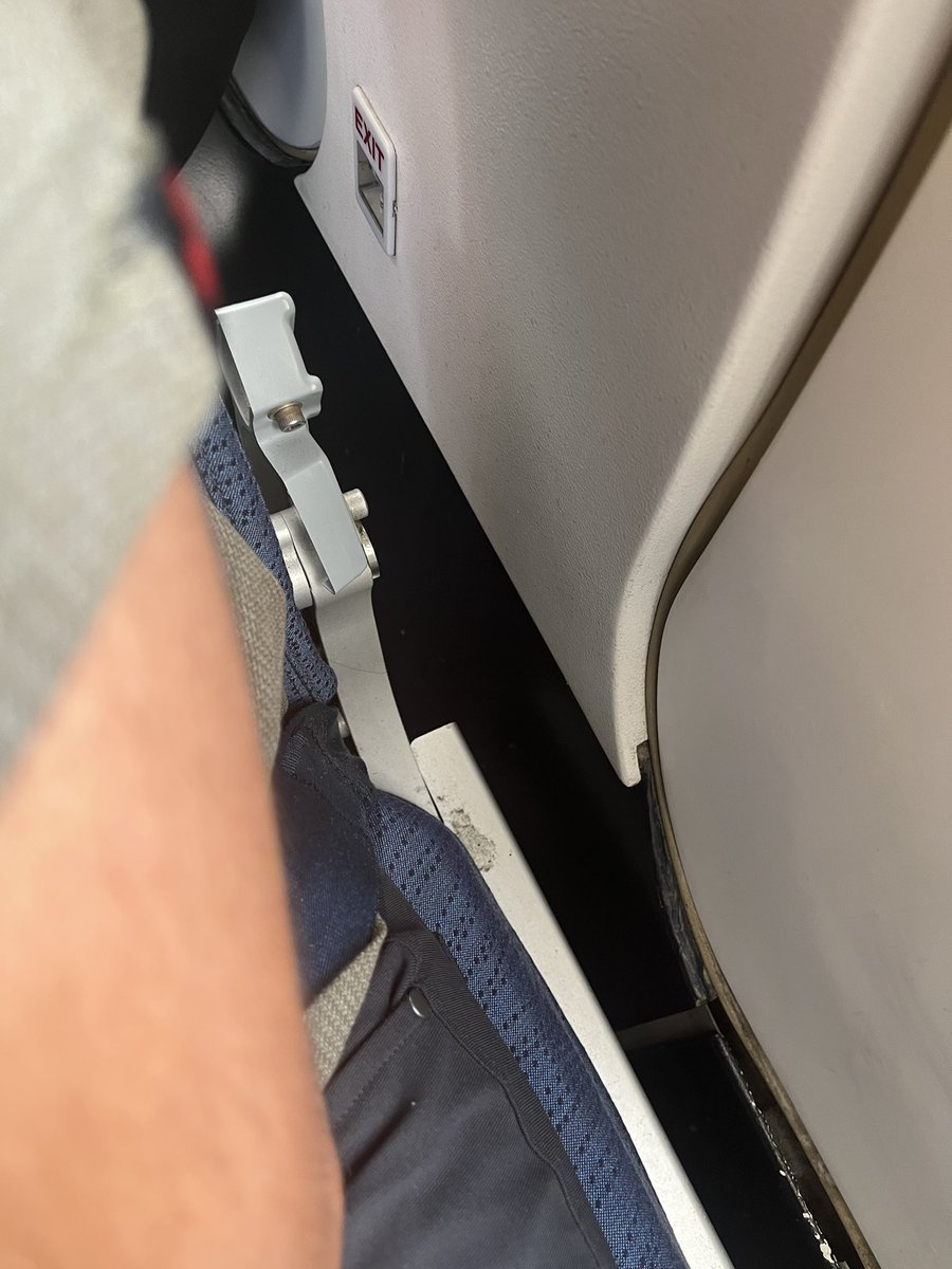thiruln's tweet photo. @AirCanada @USDOT @Transport_gc 

Is AC 566 (YVR - SFO) airworthy? https://t.co/h2fys3QL3s