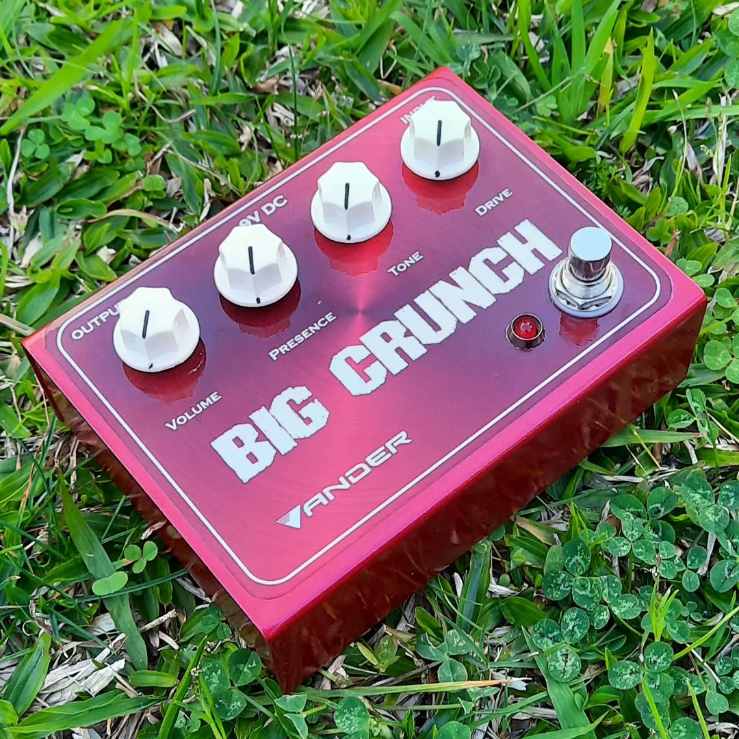 VanderEffects's tweet photo. Este BIG CRUNCH es en realidad un CRUNCH INC (distorsión high gain con un sonido orientado a los amplis británicos de alta ganancia) en caja XL a pedido de su dueño.
#bigcrunch #crunchinc #overdrive #distortion #highgain #british #vandereffects #pedaleffects https://t.co/T5zgLk2bmP