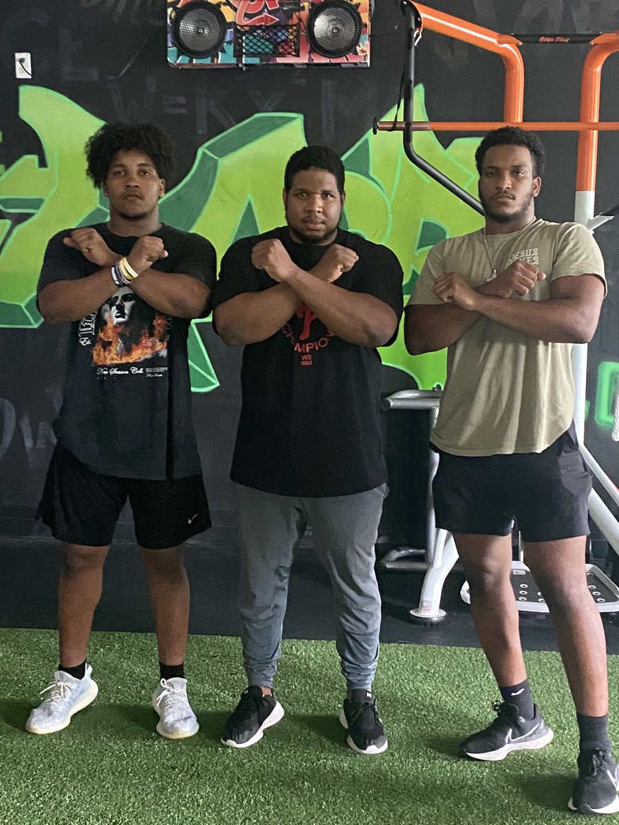 XplosiveSports1's tweet photo. Happy Belated Birthday @arlenharrisjr33 ‼️💪 @trainrunit #NDaLab❎ https://t.co/40t80sHHU4