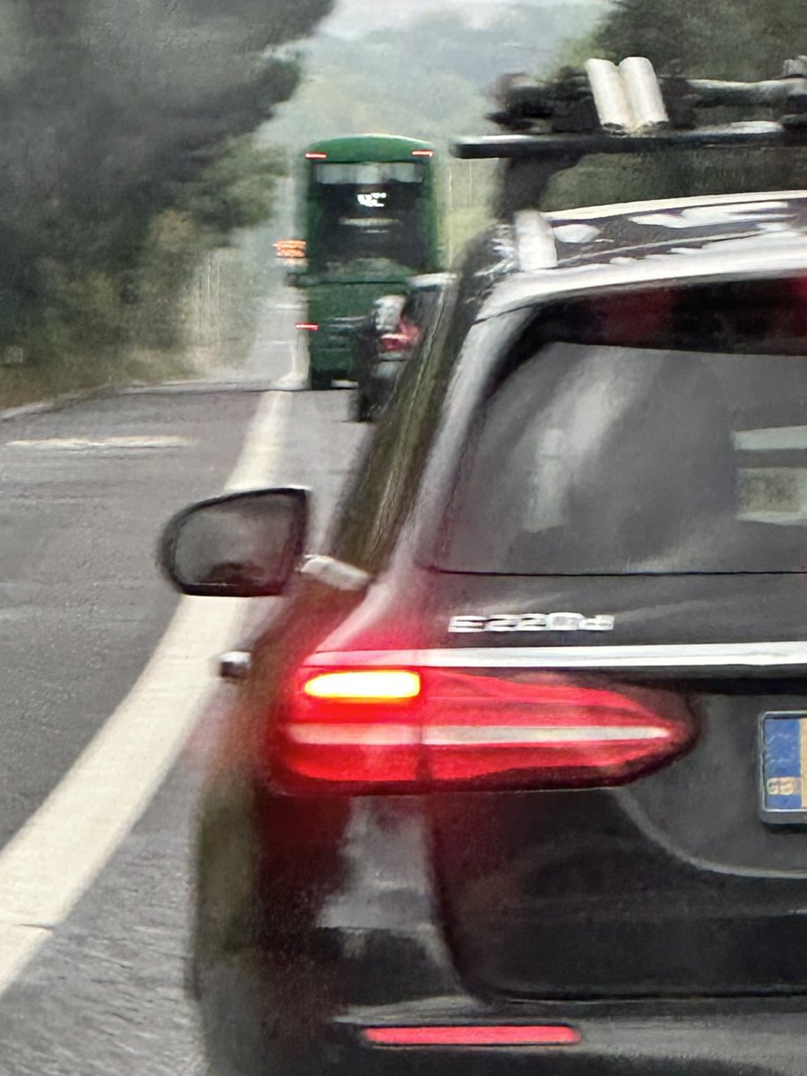 27mike30's tweet photo. @HoggIndependent  12:30 today an in service X1 not using the #longashtonbypass  #a370 #BSIP  bus lane! https://t.co/Kmh9ts2laq