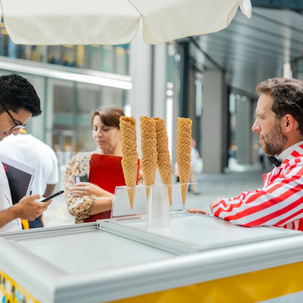 chillywhiteltd's tweet photo. We had the pleasure of teaming up with @EquityCity to spread the word about their exciting rebrand to the fine folks of London right outside @LloydsofLondon #London #Rebrand #Heatwave https://t.co/a2qLuEXdJy