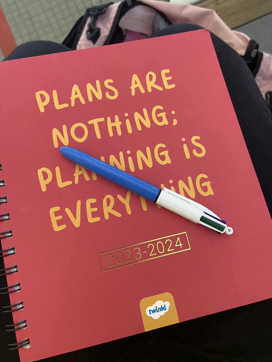 MissMagdij's tweet photo. Adding to the planner while on the swimming run!! #TWINKLPLANNERSCLUB 🤩
#HelpingThoseWhoTeach  @twinklresources https://t.co/v9X3nL75sp