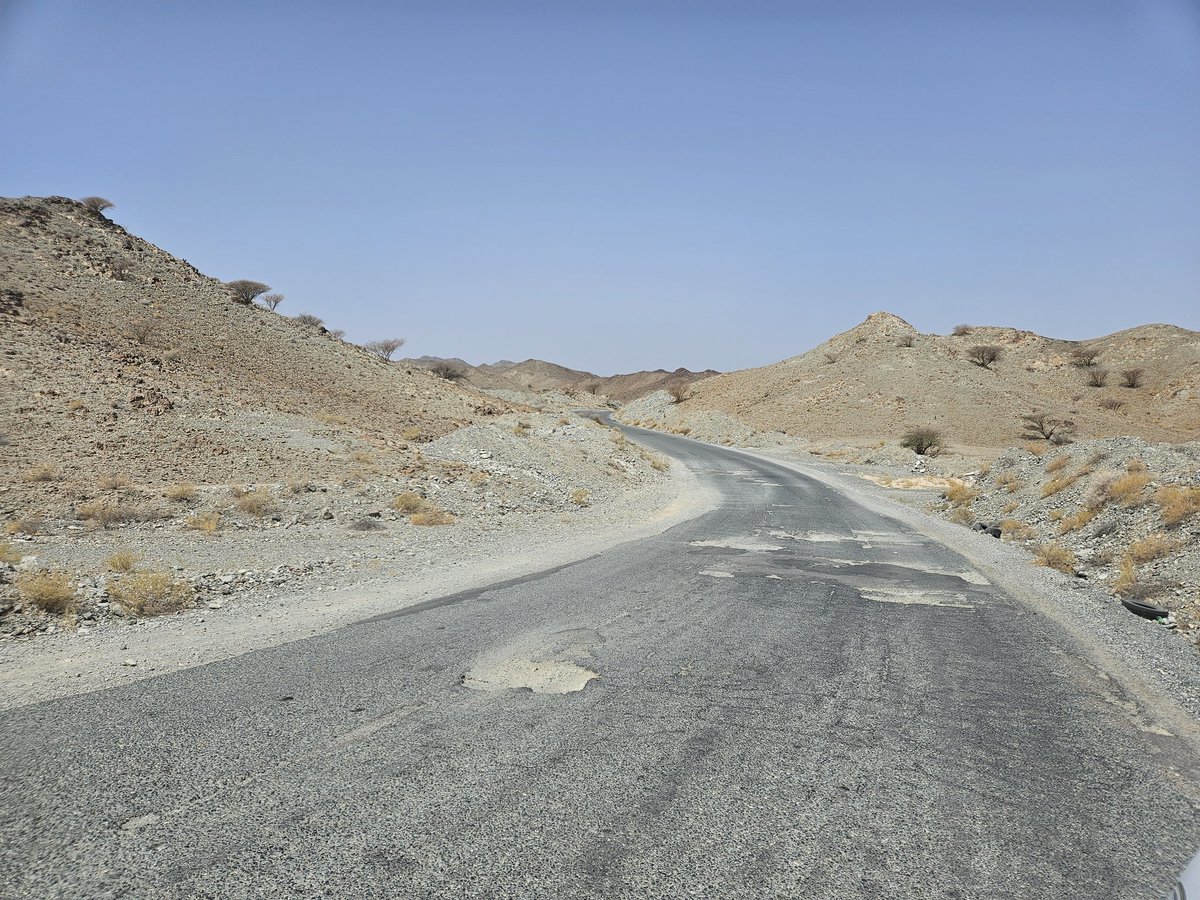 <a href="/AlnadabiYahya/">يحيى الندابي</a> 
@MRMWR_SB 
<a href="/mtcitoman/">وزارة النقل والاتصالات وتقنية المعلومات</a> 
طريق المائده  المؤدي إلى بلدة الغيل طريق متهالك نهائيا وأصبح الوضع مزري جراء مرور شاحنات الكسارات،نطالب من الجهات المختصة بولاية الرستاق معالجة وضع الطريق بشكل جذري حيث لا يمكن أن تعطى الكسارات تراخيص على حساب المواطن.