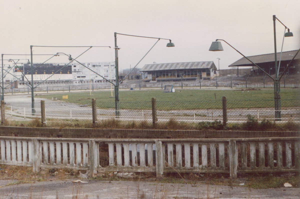 UprightSpeedway's tweet image. Mrs Upright has been out today looking for a suitable neutral venue for the #FridayVoteOff play off final next week but #WhereWasShe?