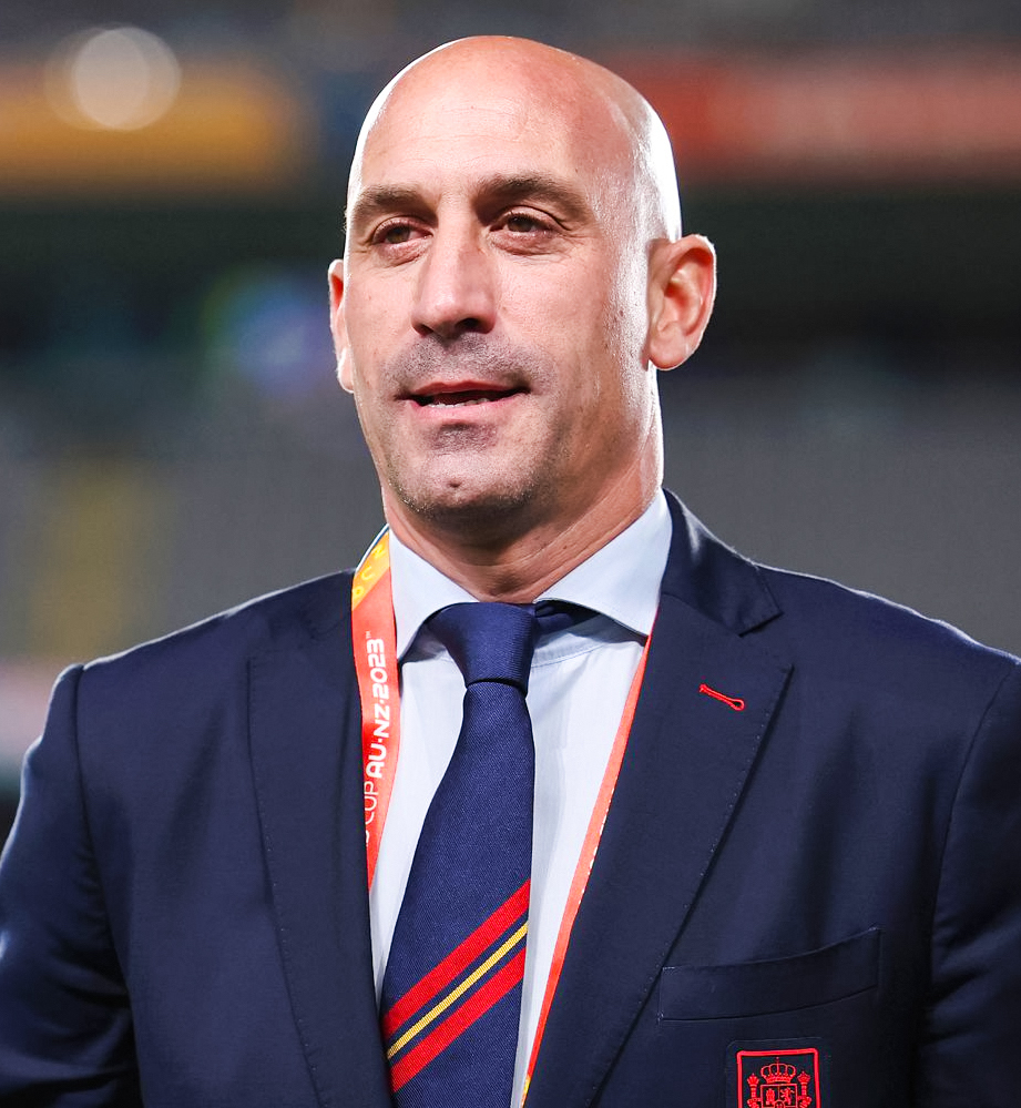 FOS's tweet photo. Spanish Football Federation president Luis Rubiales has resigned three weeks after kissing player Jenni Hermoso at the World Cup.

Rubiales previously shouted "I will not resign!" in a speech to the RFEF.

He will also resign from his position as Vice President of UEFA. https://t.co/cZ8BCDumQF