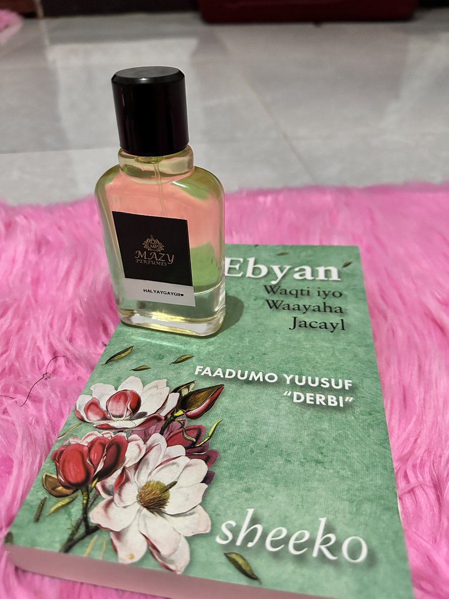 AhmedMu43's tweet photo. 𝐒𝐞𝐩𝐭𝐞𝐦𝐛𝐫 𝟏𝟎,𝟐𝟎𝟐𝟑.
Tonight was a special night for me and I received a precious gift from one of the people who have special respect for me.
A person who gave you a book and perfume is a spirit that has left a mark on your life. https://t.co/BI1kSyekFJ