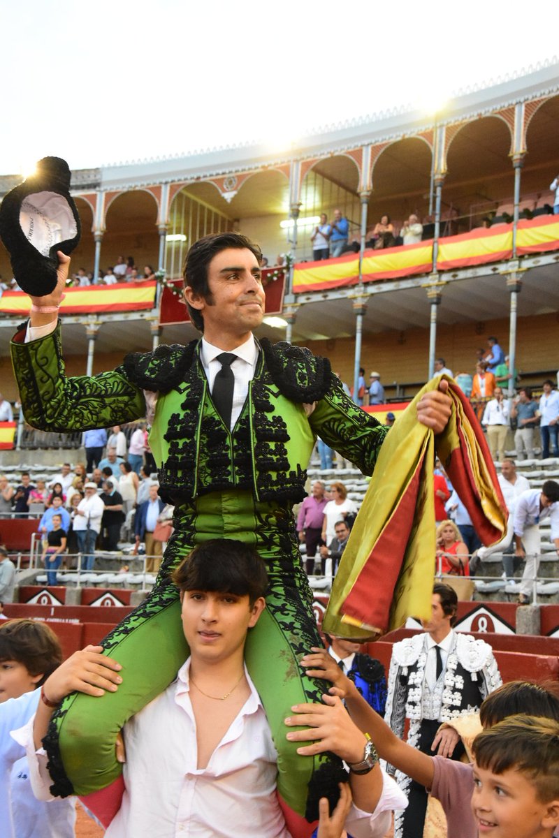aplausos's tweet photo. #VÍDEO SALAMANCA I Vídeo de la gran tarde de Perera en Salamanca

@Toros_Salamanca @miguelangperera @LeoValadez_ @mdiosle 

https://t.co/4GjJVb1Tjk https://t.co/14A0KAXY8p