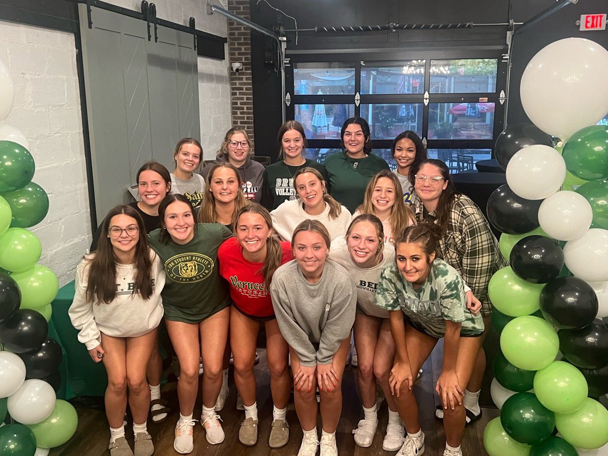 sba_volleyball's tweet photo. Thank you to the junior moms for hosting team dinner last week at Skoog’s! 🍗🏐💚🐻🍦 #AKT #stbedevolleyball #sbavolleyball #stbedeacademy #volleyball #ihsa #ihsavolleyball https://t.co/yhhRsf4oUs