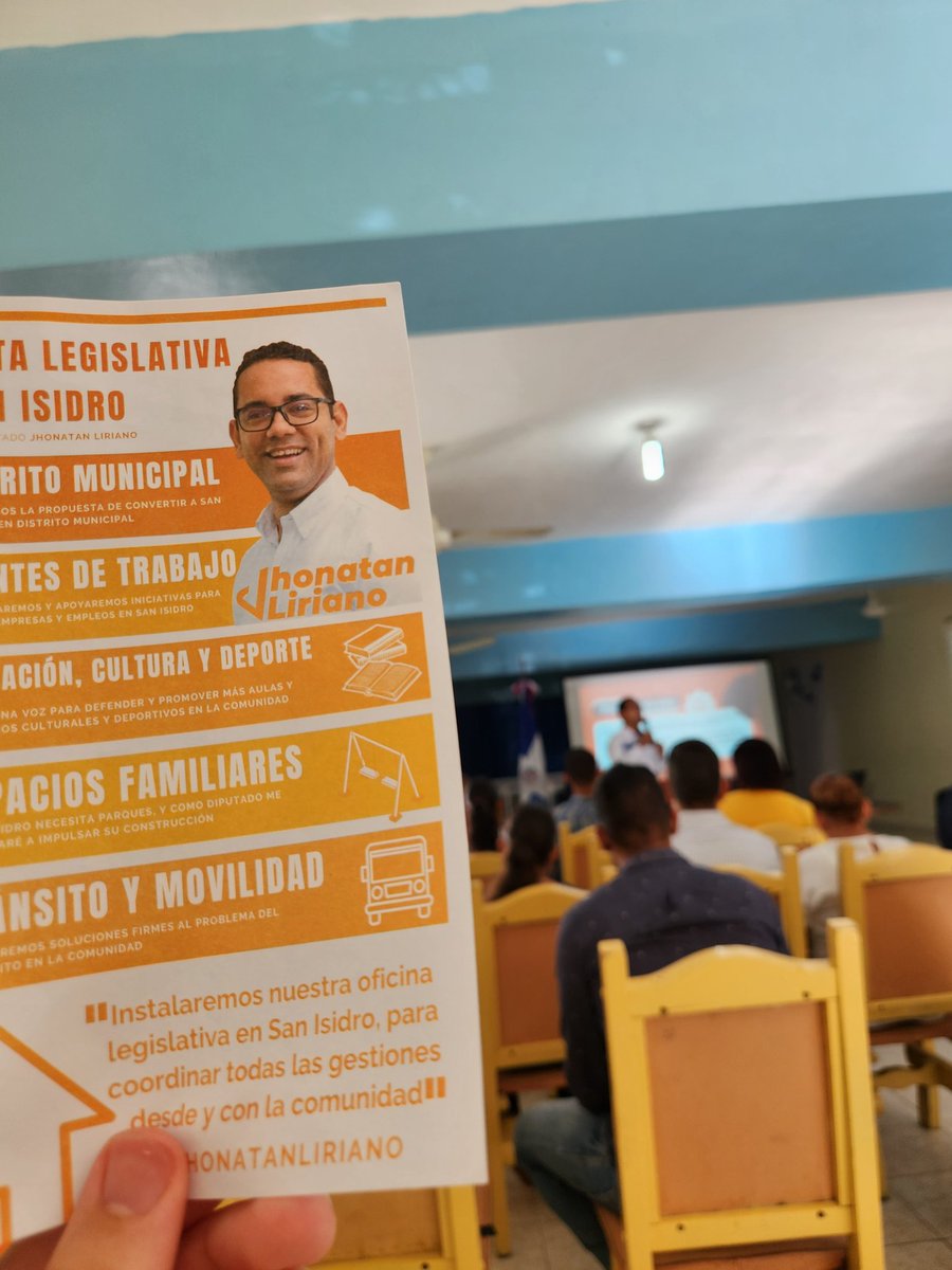 ron_familia's tweet image. 📢 #ProgresoParaTodos con @jhonatanliriano 🌟. Nos comprometemos a llevar al Congreso propuestas que conviertan el crecimiento económico en bienestar real. Apostamos por incentivos fiscales para pymes, salarios justos alineados al crecimiento y una reforma de la seguridad social.