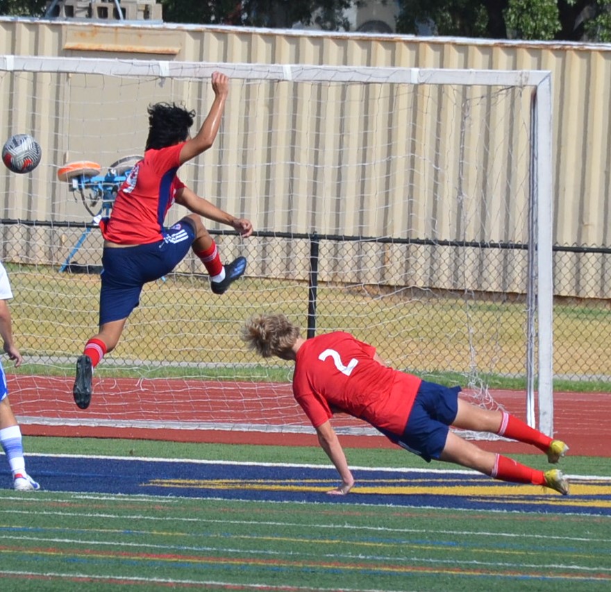 parkerkelsey05's tweet photo. Perfect ⚽️, 74 Deg, 9AM, Sunny, windy, 4 Sunday Soccer.  Played Solar Academy ECNL. 2-2 Tie. High Level Competition at a fast pace.  Just luv this game.  Enjoy the fun pics.@FCDallasYouth @NcsaSoccer @ncsa @SoccerMomInt @Jobani_Chavez @LeandroYzaguir1 @LongviewLoboSoc @ECNLboys https://t.co/u6uO7BCon2