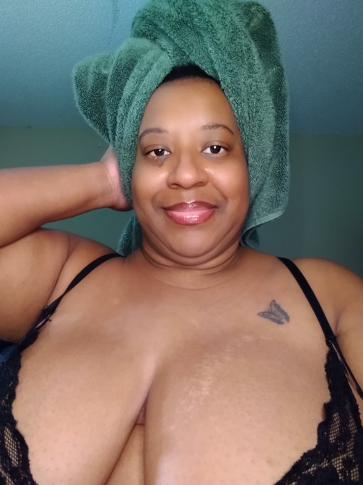 New video up on Onlyfans. Sorry for the delay, but I've been getting back to the swing of things with