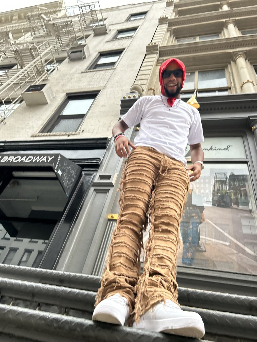 slicctc's tweet image. Don’t Know Where I’m Bout To Go!!! 😩😎 #NYFW2023 

Photo cred @sakred.gallery 
Styled By @sakred.gallery