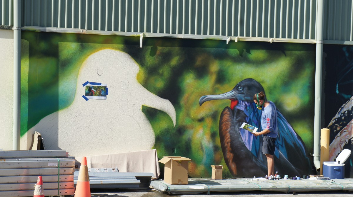 The first of 17 successful IOT Marine Park grants has now been completed on Christmas Island! 🏝️ Artist 🎨 Gavi Libotte chose the Christmas Island Frigatebird in this mural due to the ecological connections it has with the Marine Park, which provides its feeding habitat.