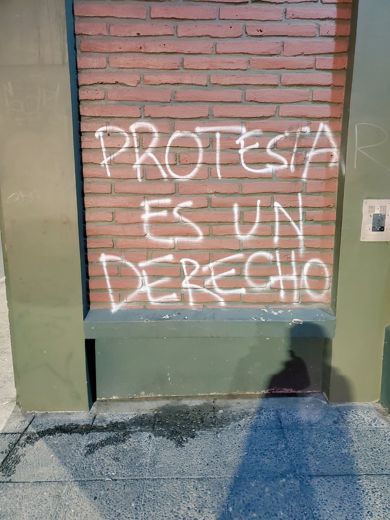 LuisaKnuckles's tweet photo. Today was full of tears from emotions, then just tears from the tear gas. But I'm lucky to have run into some excellent people. Gracias a Chile por todo 🇨🇱 

¡ALLENDE VIVE! https://t.co/bOKqHRsBhf