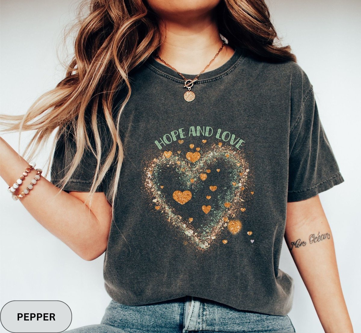 Come and grab this gorgeous “Hope and Love” design! Perfect to give as a gift or buy one for yourself. Come and take a look at the rest of our collection.

#hopeandlove #bohemianvibe #bohoaesthetic #loveandhope #positivevibesonly 

amplifeygiftshop.etsy.com/listing/152818…