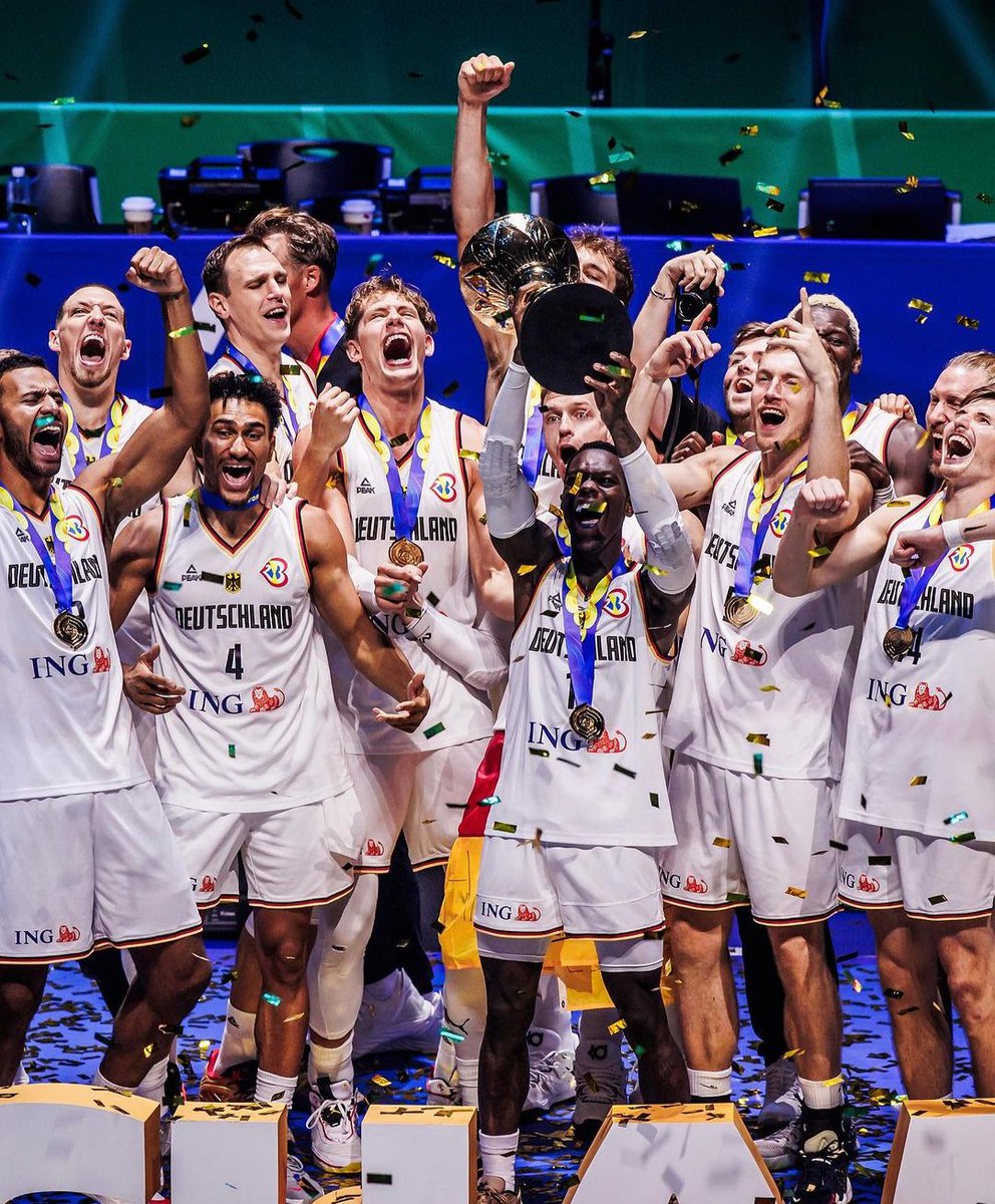 basketafterkobe's tweet photo. ¡NOWITZKI NO, SCHRODER SÍ !ALEMANIA CAMPEÓN MUNDIAL POR PRIMERA VEZ EN SU HISTORIA. 

Alemania tachó a Serbia en la final 83-77 y se consagró campeón del mundo por primera vez en su historia. 
D.Schroder (28 pts) fue su figura y MVP del torneo. https://t.co/Bhwhw312I8
