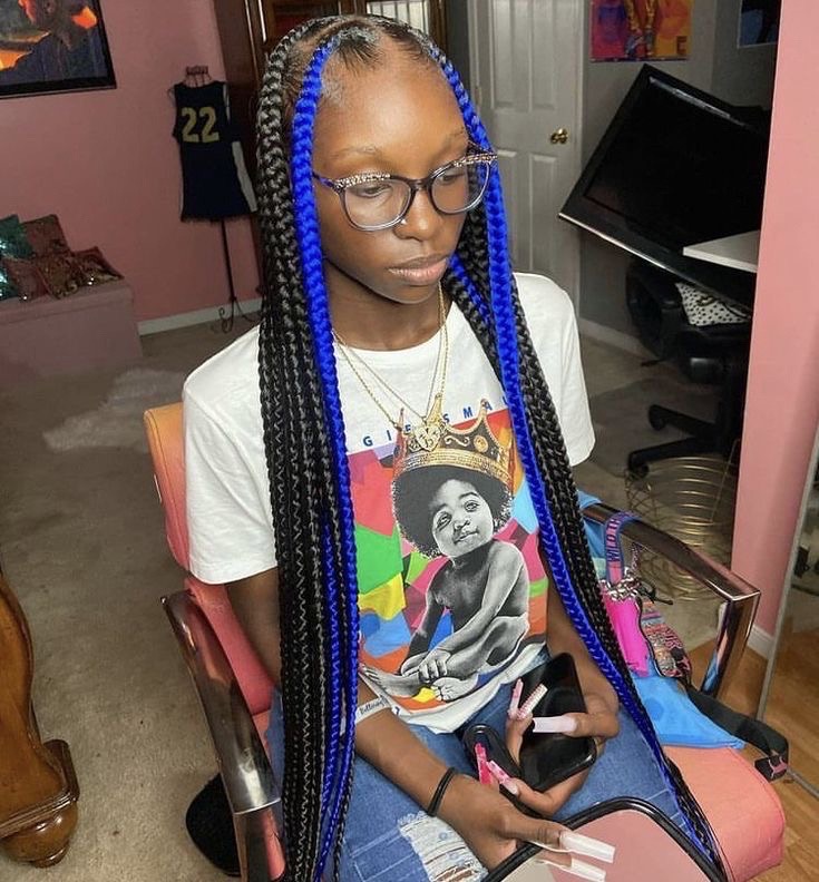 Here to make your day 

#mediumknotlessbraids #braids #bluebraids #buttlengthbraids